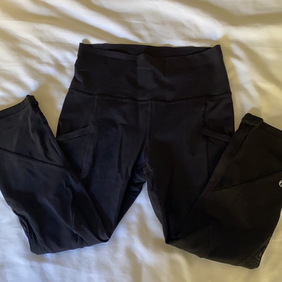 Lululemon Size 4 Black Crops, High Rise - Picture 2 of 7